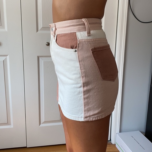 💰 3/$25. BUNDLE 💰 Super cute color block denim skirt - Picture 4 of 7